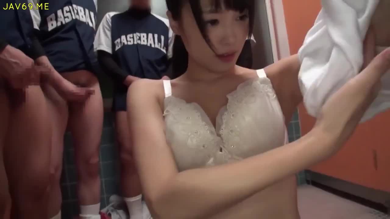 Brave Chinese Lady Gives The Whole Football Team A Mouthful Porn Videos